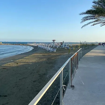 Daire Lovely Apt 250m From The Beach