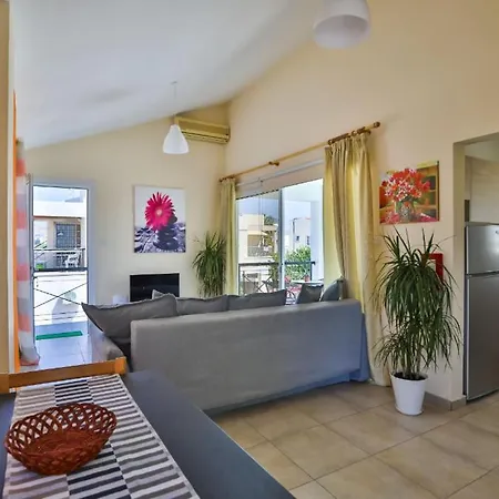 Apartamento Lovely Apt 250m From The Beach Voroklini