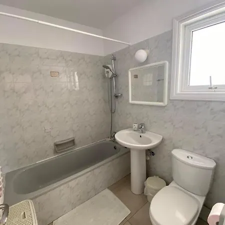 Apartamento Lovely Apt 250m From The Beach
